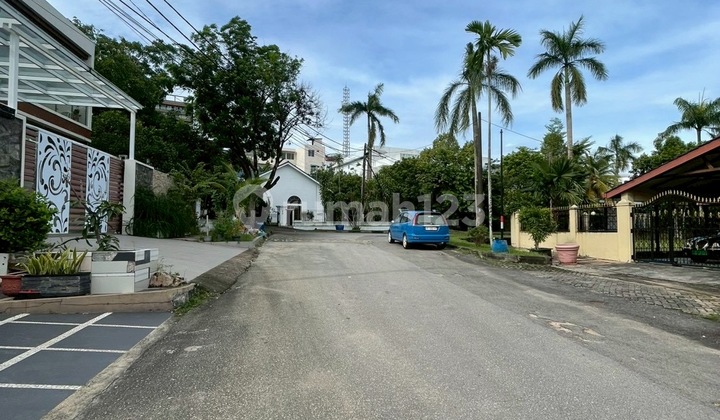 For Sale Middle House in Palm Spring City Large Land 2