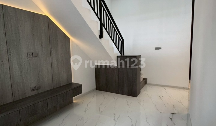 Dijual Cepat Semi Furnish Rumah Beverly Green 2