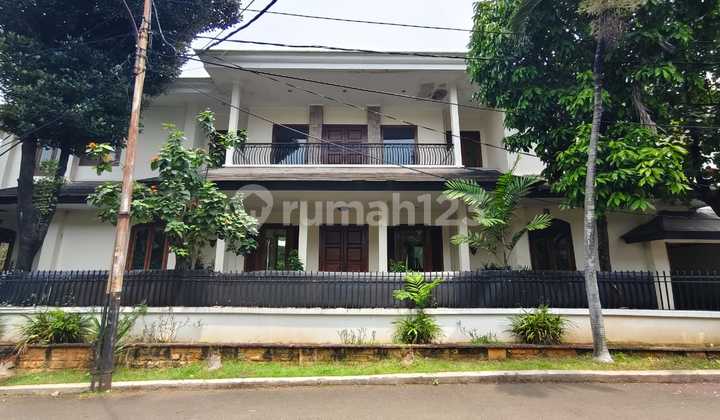 Rumah Artistik Lingkungan Executif Komplek Menteri Rasuna Said 