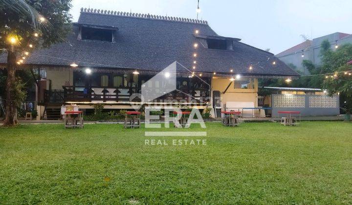 Rumah Artistik Kayu Ulin & Marmer dengan Taman yang Indah Langka 2