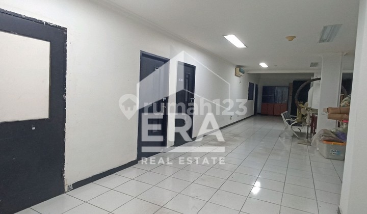 Strategic 5-Unit Connected Shophouse in Central Jakarta, 3 Floors with Rooftop 2