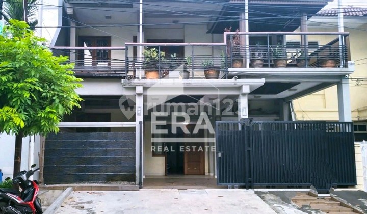 Rumah Megah Strategis Komplek Premium 9*18m 4+2kt 3+1km 