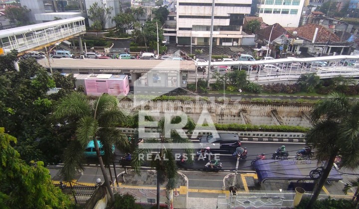 Superb Strategic Building on Jalan Matraman Raya, 5 floors Superb Strategic Building on Jalan Matraman Raya, 5 floors