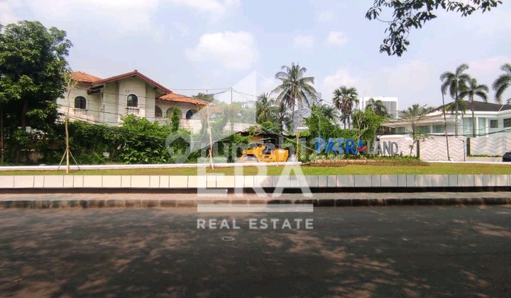 Rumah Artistik Superb Strategis Komplek Premium Area Kedutaan