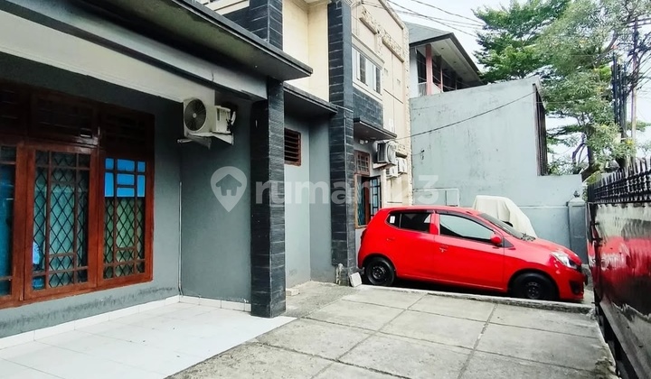 Clean, safe boarding house with car and motorcycle parking near public facilities 2