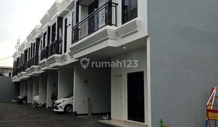 Rumah Mewah Dekat Toll Jatinegara Jakarta Timur 1