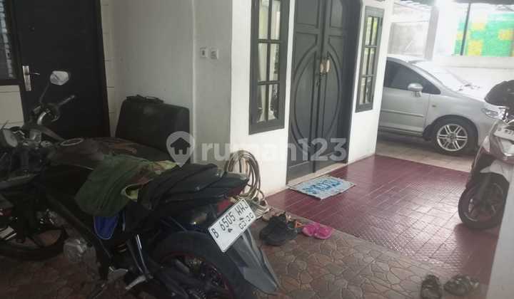 Dijual Rumah Dua Lantai di Komplek Villa Bintaro Indah Jombang Tangsel 2
