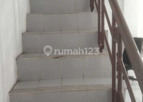 Two-Story Shop House for Rent, Flood-Free in Jombang, Ciputat, South Tangerang. 2