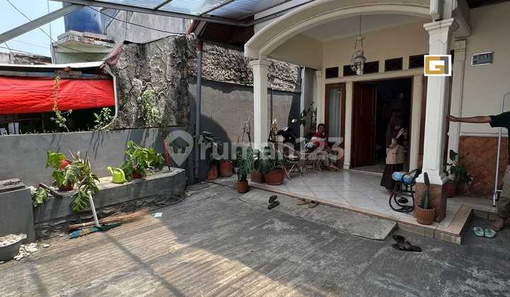 Dijual Rumah + Kios + Petakan (Menyatu Satu Tanah) di Petukangan Utara Pesanggrahan Jakarta Selatan