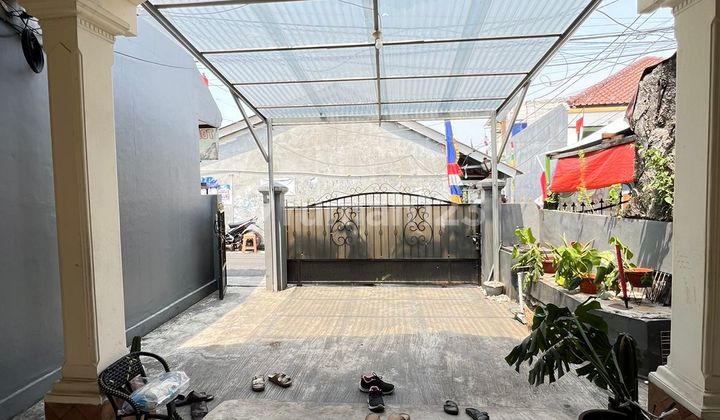 For Sale House + Kiosk + Plots (Integrated on One Land) in North Petukangan, Pesanggrahan, South Jakarta 2