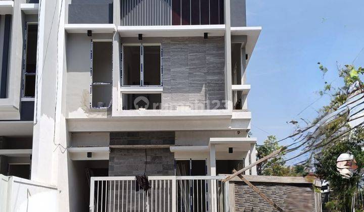 Rumah Scandinavian New 2 Lt di Tenggilis Hadap Barat 1