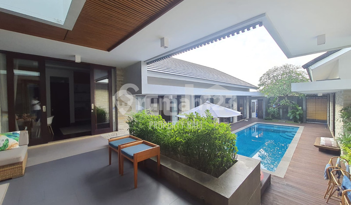 BEAUTIFUL 5 BEDROOM VILLA WITH STUNNING OCEAN VIEWS IN NUSA DUA – SVFN018