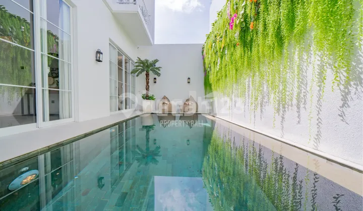 For Sale - Luxurious 3 Bedroom Villa In The Heart Of Umalas - Sdfk063