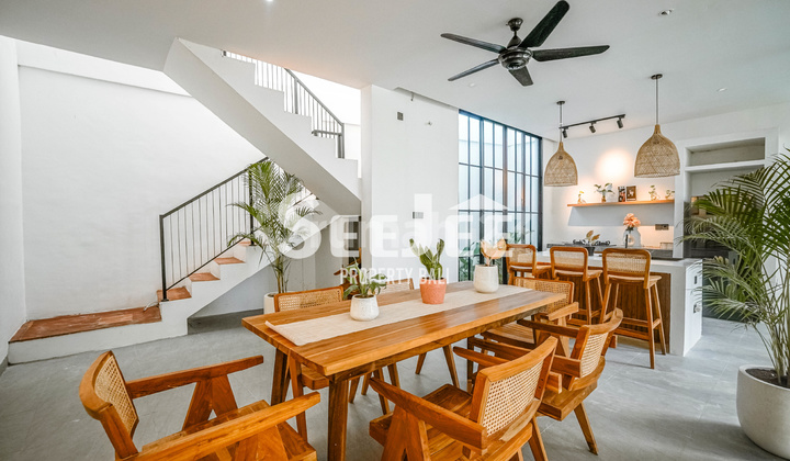 MELANGKAHLAH KE DALAM VILLA LUAS IMPIANMU YANG TAK ADA DUANYA – SVFC037