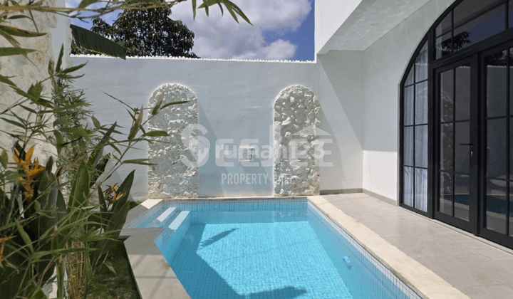 Modern 3 Bedroom Villa With Private Pool And Garage Freehold 2