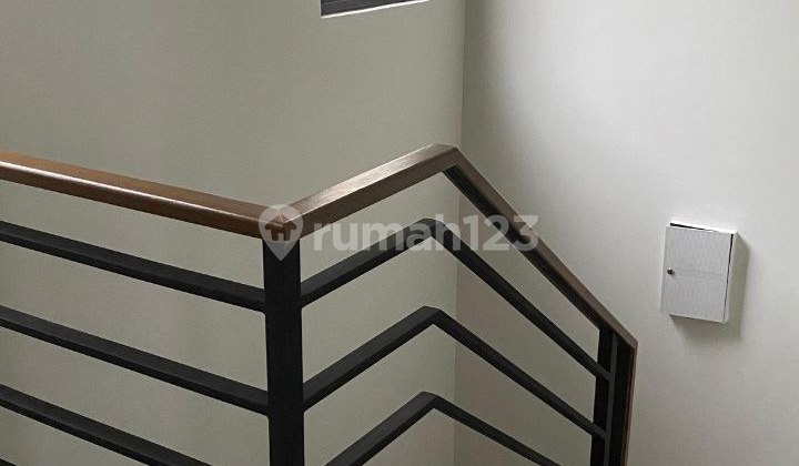 Rumah Bagus Di Summarecon Crown Gading di Bekasi 2