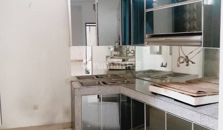 dapur rmh  besar 2 lantai taman