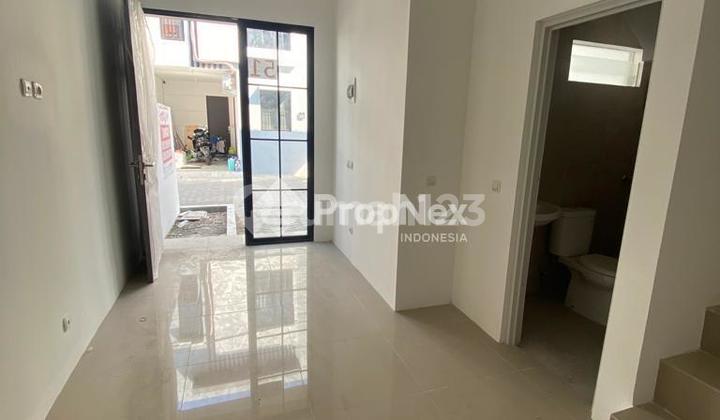 ruang tamu regency one babatan