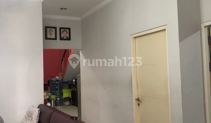 Rent Spacious 4-Bedroom House in Manyar Surabaya, South-Facing Comfortable 2