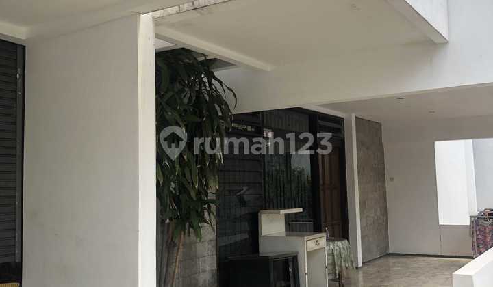 MANYAR KERTOARJO, 1.5-STORY HOUSE NEEDS RENOVATION 2