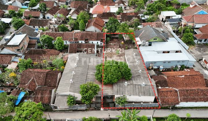 Bonus Land with Building in Wedomartani, 2km to Maguwoharjo Stadium