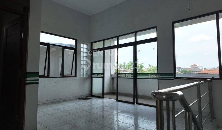 Ruko 3 Lt Dengan Fasilitas Basement 1 Km Dari Kampus UGM 2