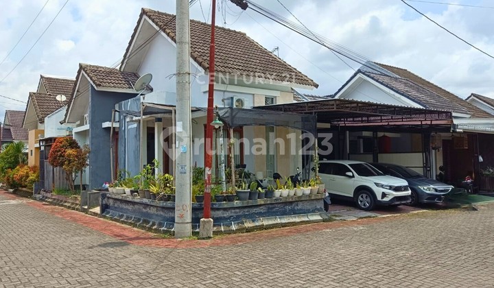 3-Bedroom House with Onegate System in Mlati Near Pasar Cebongan