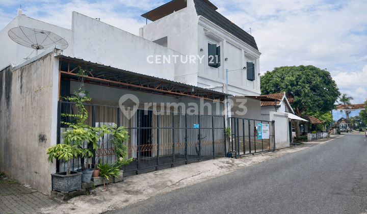 House on Jl Godean for Residence and Business Near Tugu Jogja House on Jl Godean for Residence and Business Near Tugu Jogja