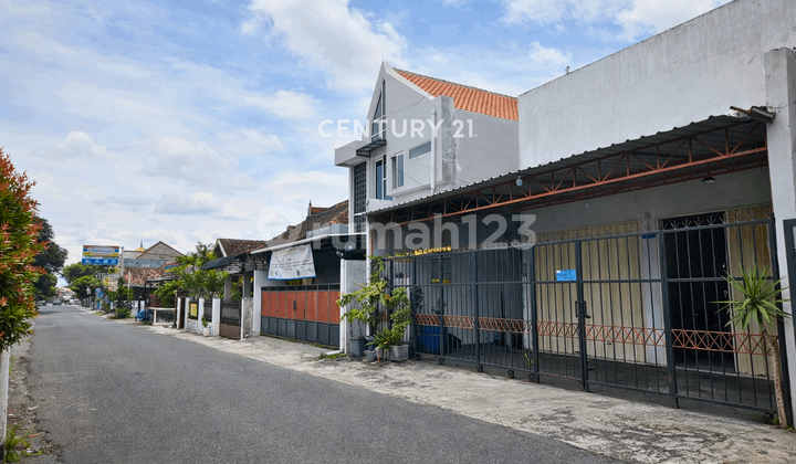 House on Jl Godean for Residence and Business Near Tugu Jogja 2