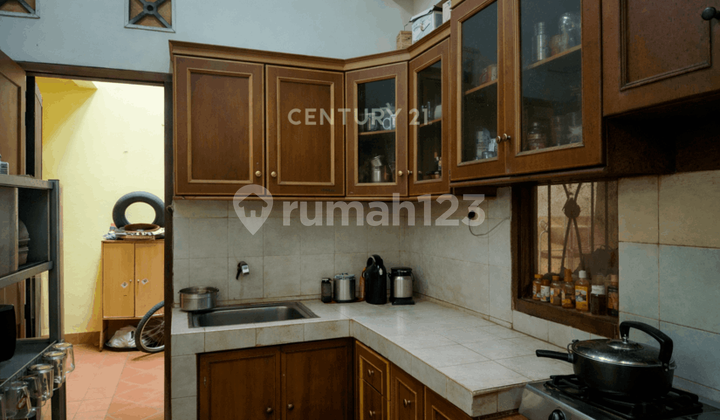 7-Bedroom House in a Housing Complex on Kaliurang Road Near UII Campus 2