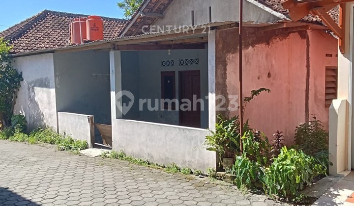 Tanah Luas 232 M2 Bonus Bangunan Daerah Belakang Pasar Kolombo