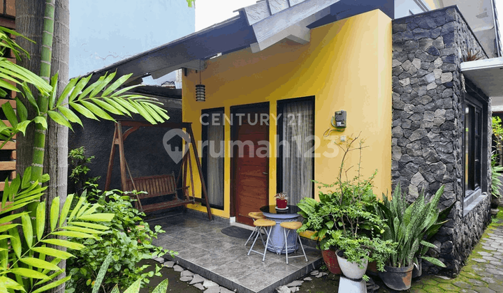 Semi-Furnished Luxury House in Maguwoharjo, Perfect for Homestay 2