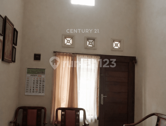 House in Berbah with Granite Floors and Rice Field View 2