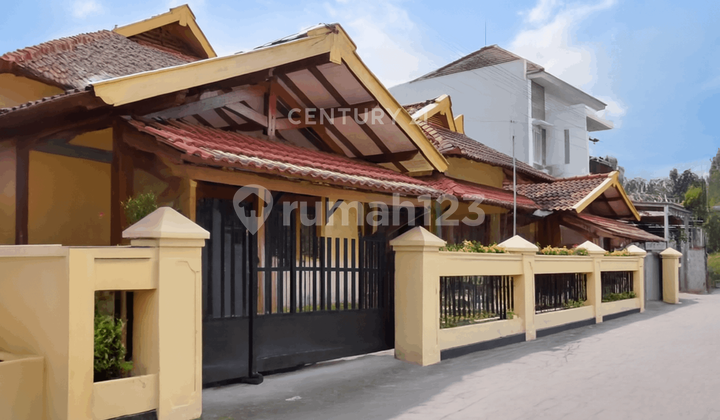 Spacious 500 Square Meter House in UGM Lecturer's Housing Area, Sawitsari 1