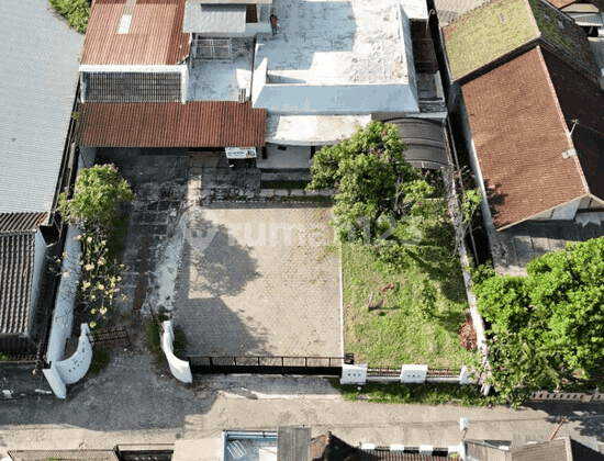 Ex-Warehouse House with Truck Box Access Near Jombor Intersection
