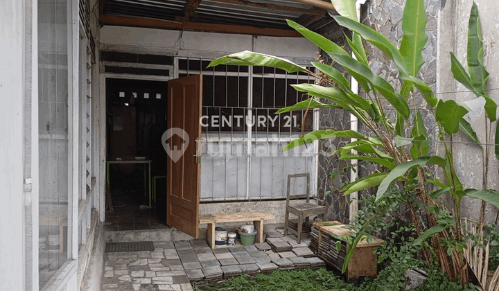 House with LB 350 in Gondokusuman, 1 km from Lempuyangan Station 2