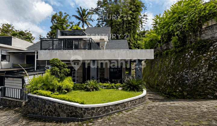 Residential 2-Story Unfurnished House in Housing Complex near Sleman City Hall