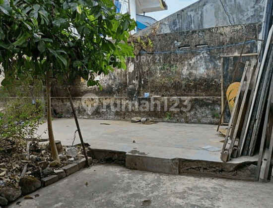 Land 297m2, roadside on Magelang Km 5, suitable for business. Land 297m2, roadside on Magelang Km 5, suitable for business.