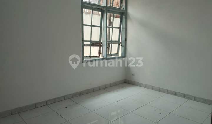 Strategic House, Central Semarang Area - 11330 2