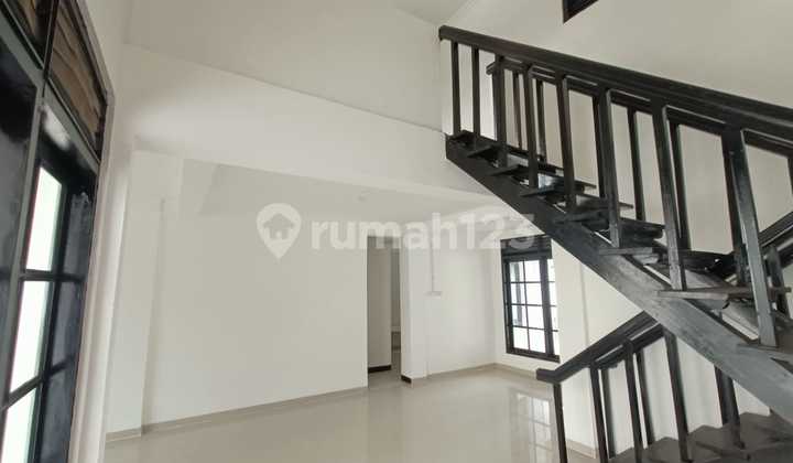 Rumah Siap Huni dan Nyaman Daerah Semarang Selatan - 977 1