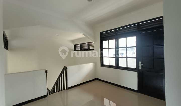 Rumah Siap Huni dan Nyaman Daerah Semarang Selatan - 977 2