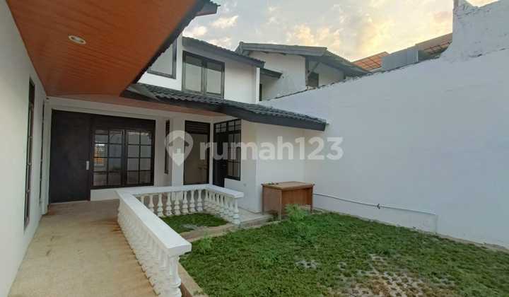 Rumah Siap Huni dan Nyaman Daerah Semarang Selatan - 977 1