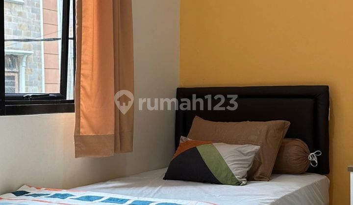 For sale, ready-to-occupy boarding house in a strategic location in Tambora, West Jakarta. 2