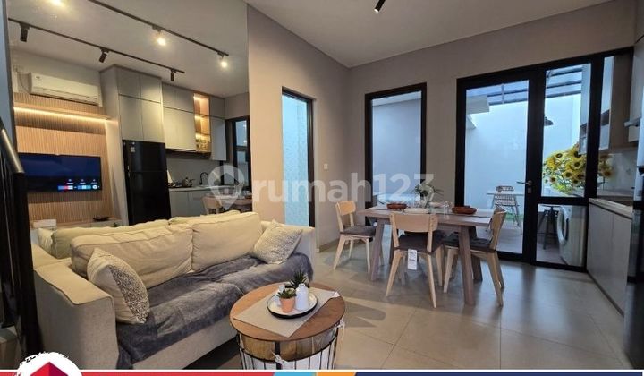 For sale: new and luxurious house in Mahakam The Signature JGC, Cakung East Jakarta, close to shopping centers. 2