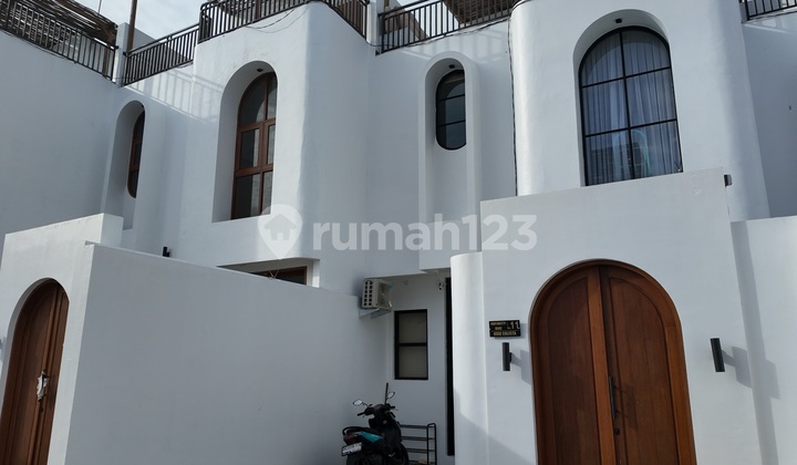 Villa Cantik Konsep Mediterania Lokasi Strategis Pecatu