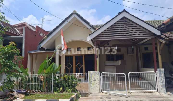 Affordable Ready-to-Occupy House with Spacious Land in Jaka Setia, South Bekasi.