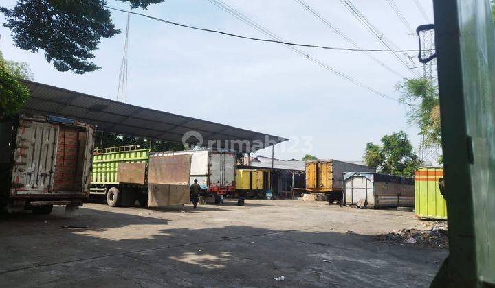 Pool Truck berikut bangunan kantor 300m  2