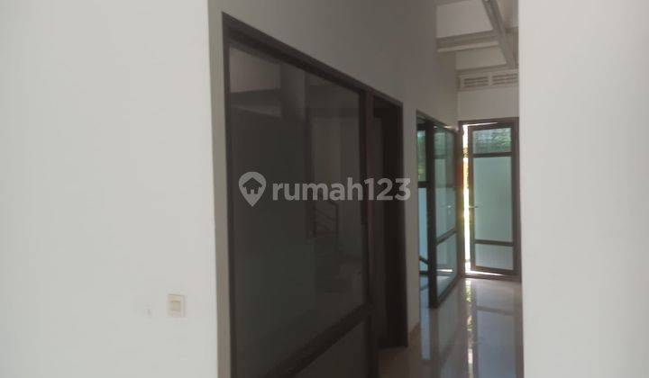 Ruang Kantor Di Pinggir Jalan Utama. Cocok Untuk Kantor, Tempat Les, DLL  2