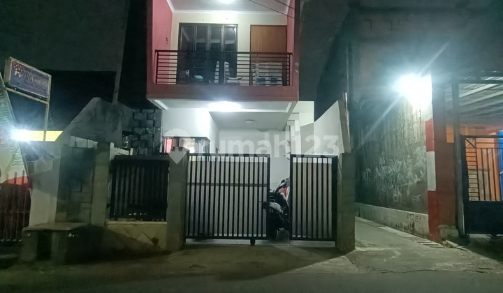 Rumah 2 Lantai Pinggir Jalan Raya Dengan Bangunan Arsitek Sndri Di Jatibening Bekasi