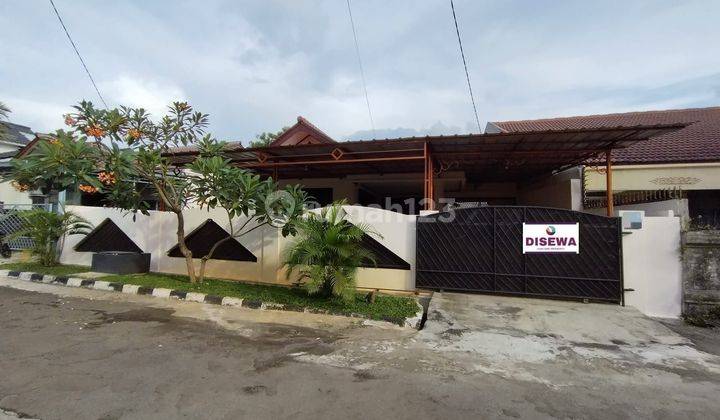 Disewakan rumah di perumahan Masnaga Jakasampurna, Bekasi 

 1